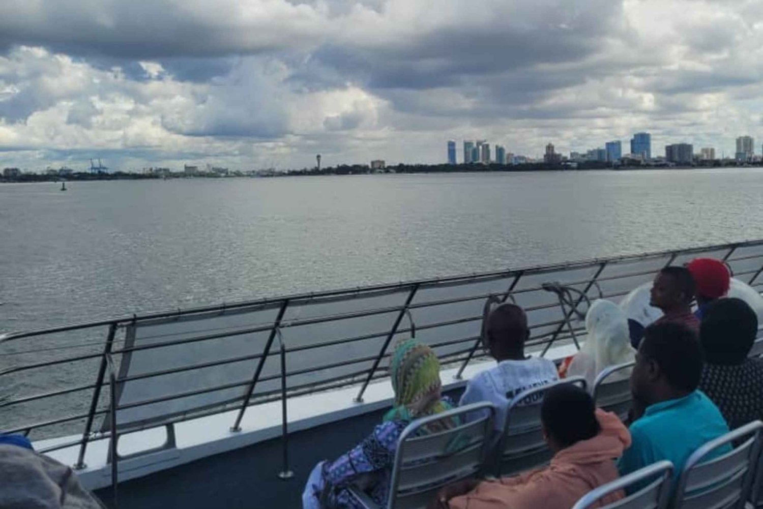 Dar es Salaam: veerboot naar Zanzibar en vervoer naar je hotel