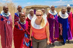 Excursión de 1 día a un pueblo masái, las cascadas de Materuni y un tour de café