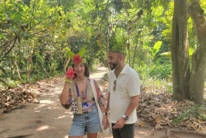 ザンジバルの味と歴史：スパイス農園とストーンタウンツアーをお楽しみください