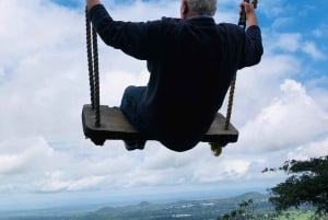 アルーシャ発：コーヒー農園とマンガリアの滝ツアー