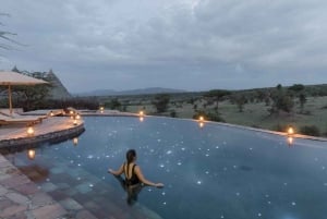 Desde Arusha: Tour de 2 días al lago Manyara y al cráter Ngorongoro