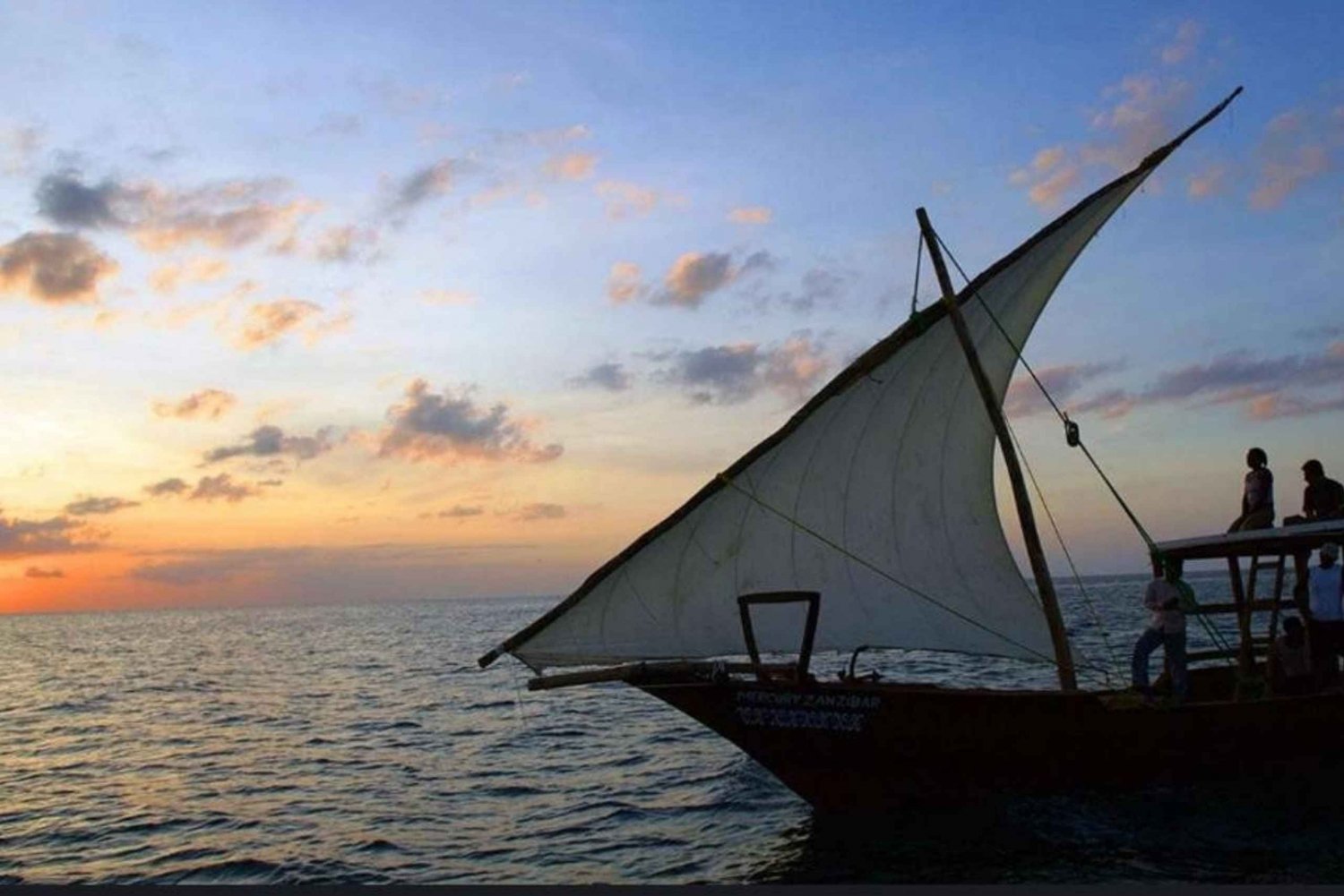 FRA NUNGWI; DHOWCRUISE I SOLNEDGANGEN