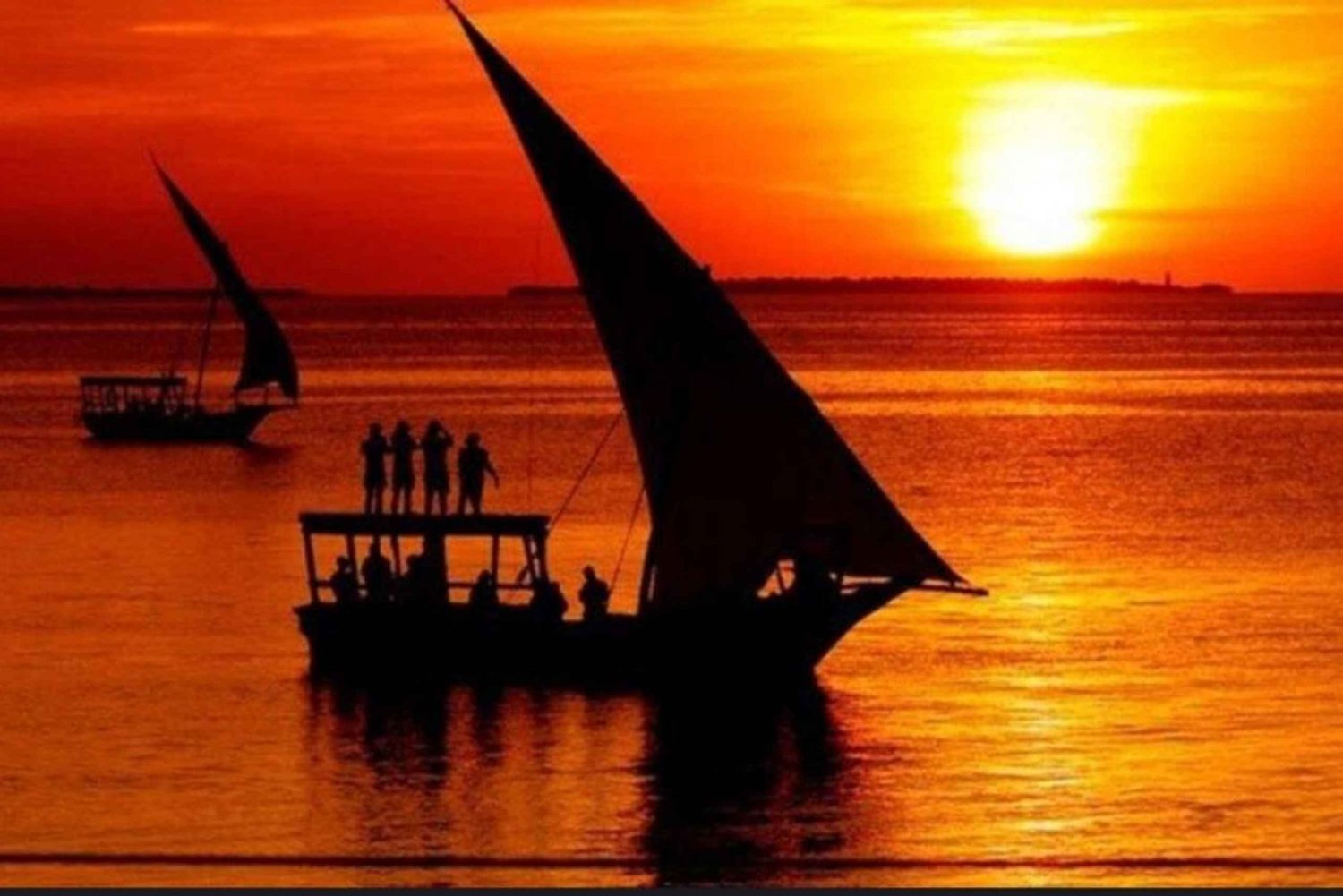 FRA NUNGWI; DHOWCRUISE I SOLNEDGANGEN