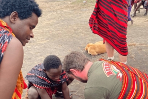 Von Sansibar: 3-tägige Selous-Safari, Bootstour & Besuch bei den Maasai