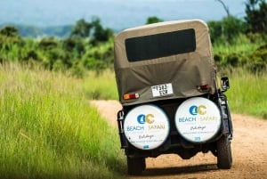 ザンジバル発：フライトとランチ付きの最高の一日サファリ ミクミ