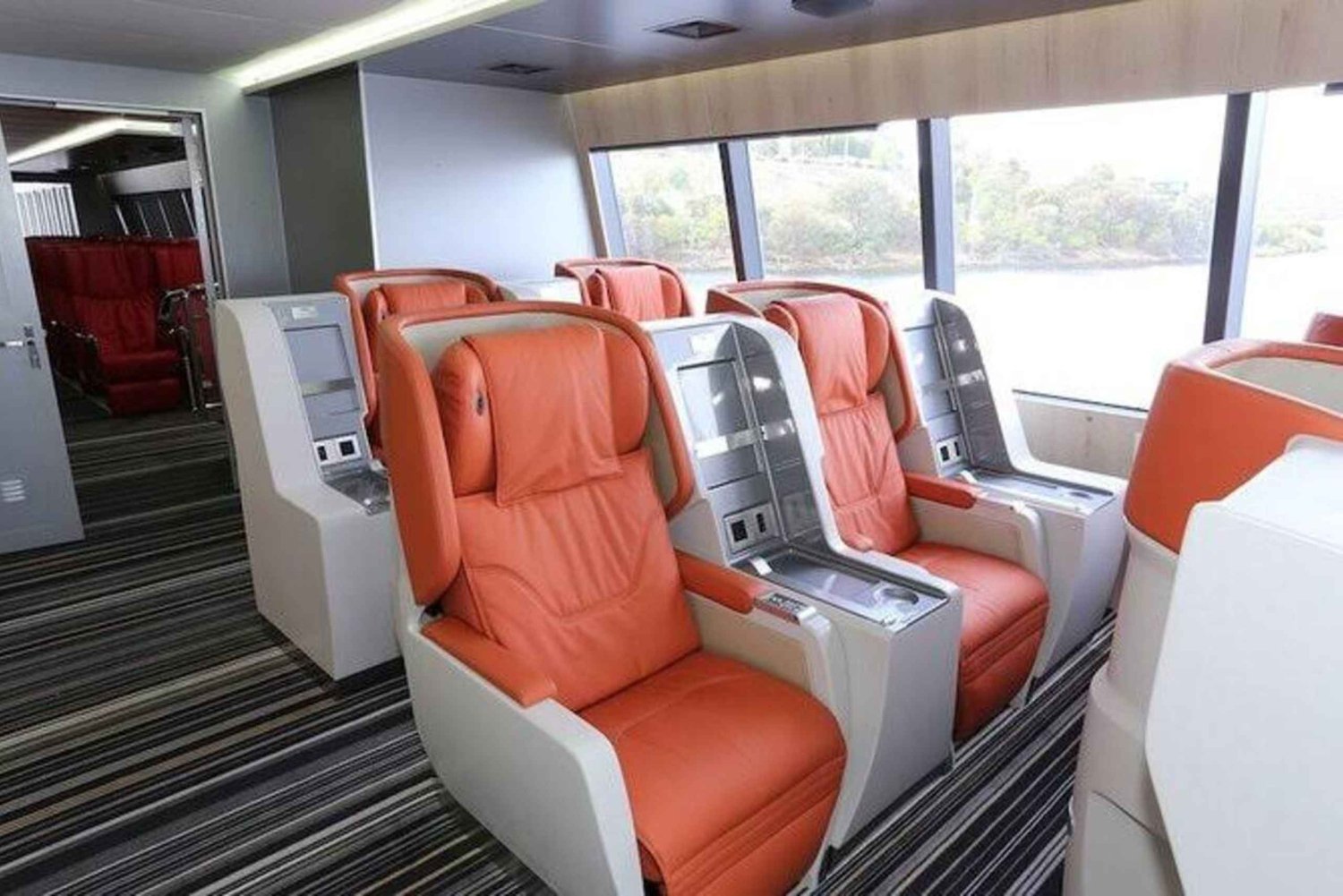 Fra Zanzibar: Dagstur til Dar es Salaam med ferge og lunsj