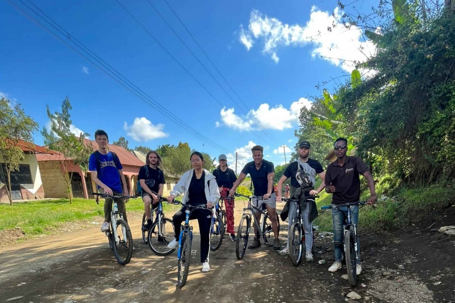 Tour guidato in mountain bike attraverso il villaggio di Arusha