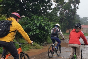 Excursión guiada en bicicleta de montaña por el pueblo de Arusha