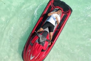 ケンドワビーチでジェットスキー体験をお楽しみください