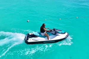 ケンドワビーチでジェットスキー体験をお楽しみください