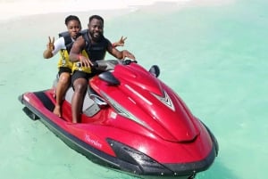 ケンドワビーチでジェットスキー体験をお楽しみください