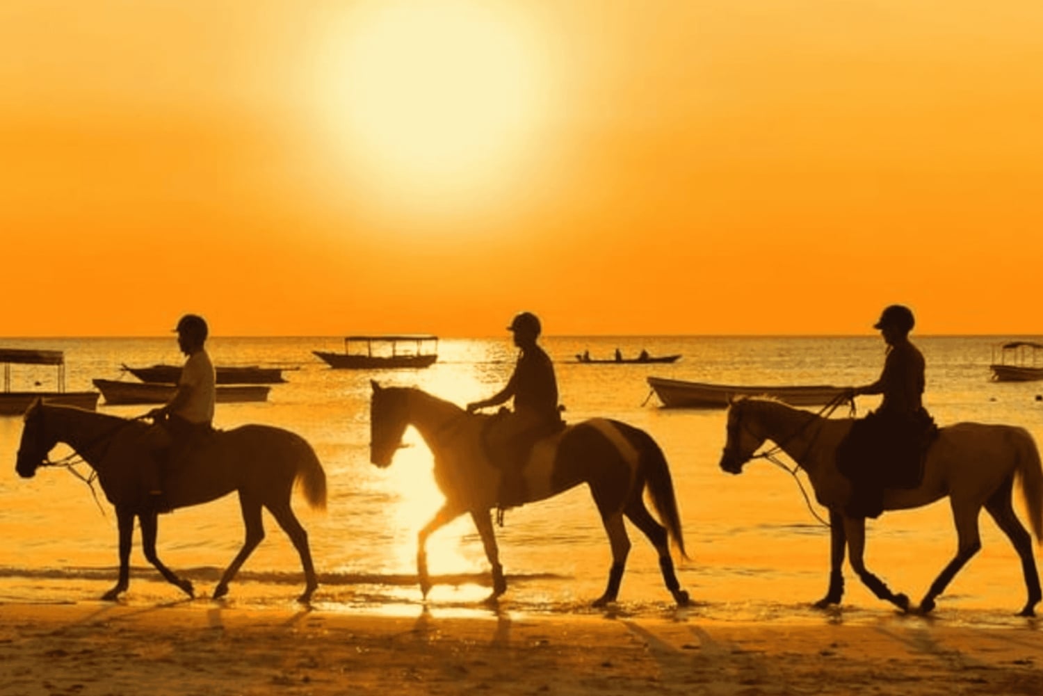 Kendwa: giro a cavallo nella giungla e nel villaggio al tramonto