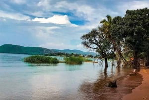 キゴマ：タンガニーカ湖ツアーとカヌー遊覧をお楽しみください