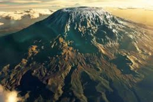 キリマンジャロ：8日間マランガルートトレッキング（山小屋宿泊付き）