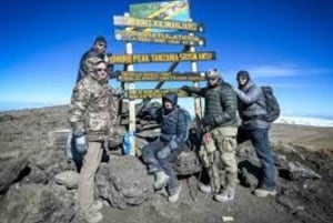 キリマンジャロ：8日間マランガルートトレッキング（山小屋宿泊付き）