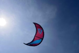 Кайтсерфинг: частные уроки напротив Мнембы, Занзибар — начинающие/средний уровень