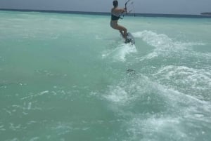Кайтсерфинг: частные уроки напротив Мнембы, Занзибар — начинающие/средний уровень
