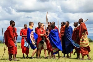 Bezoek aan het Maasai-dorp en chemka-warmwaterbronnen met warme lunch