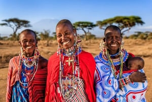 Visita a la aldea masai y a las termas de Chemka con almuerzo caliente