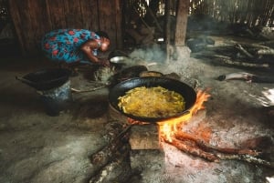 Besøg i Maasai-landsby og Chemka Hot Springs med varm frokost