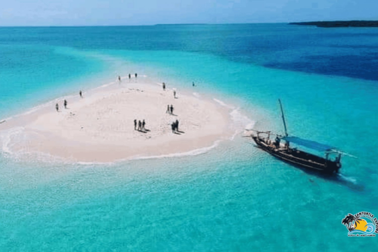 نونجوي السباحة والغطس مع السلاحف في بحيرات زنجبار في زنجبار