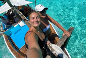 Excursión de un día a la isla de Mnemba con almuerzo a base de barbacoa y marisco
