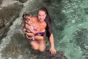 ヌングイのムネンバ島とカメと泳ぐ