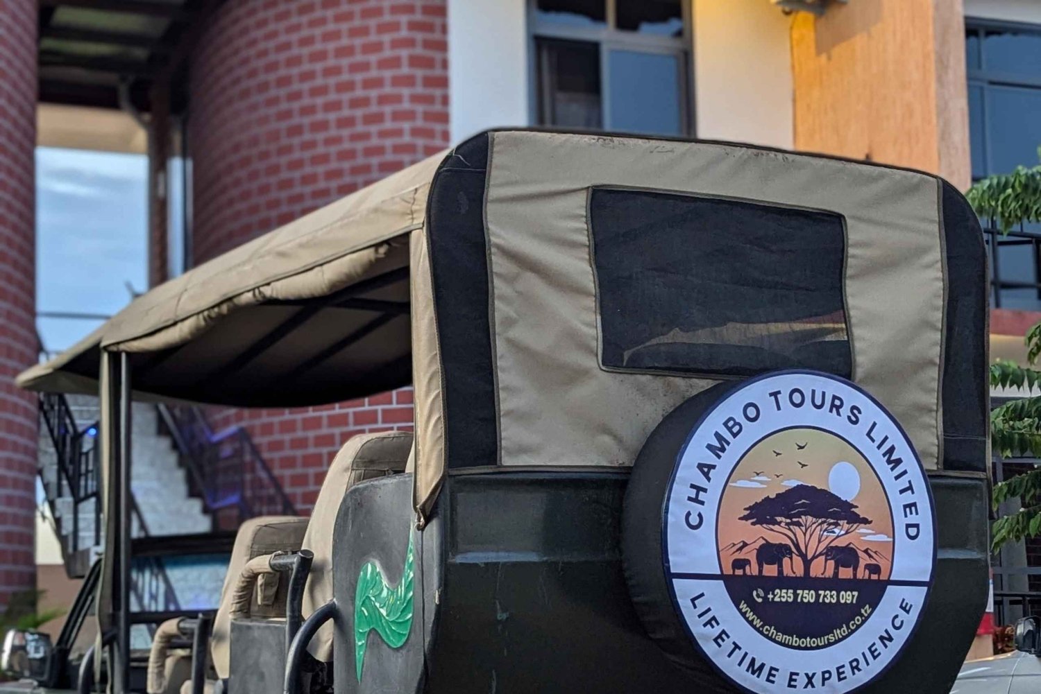 モロゴロ発：3日間 ニエレレ国立公園サファリ＆ボートツアー