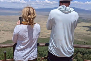 Moshi: excursión de un día al lago Chala con caminata guiada y almuerzo