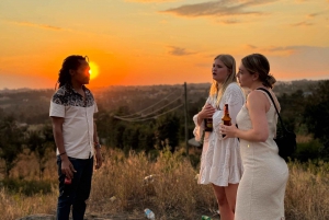 Moshi: Relaxamento ao pôr do sol com bebidas e traslado de ida e volta