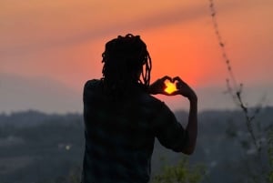 Moshi: Relaxamento ao pôr do sol com bebidas e traslado de ida e volta