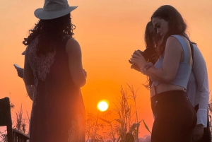 Moshi: Relaxamento ao pôr do sol com bebidas e traslado de ida e volta