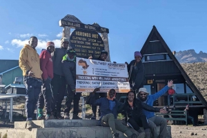 Mount Kilimanjaro 6Days 5Nights Trekking kautta Marangu Route