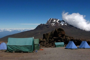 Mount Kilimanjaro klättring: Marangu rutt 6 dagar.