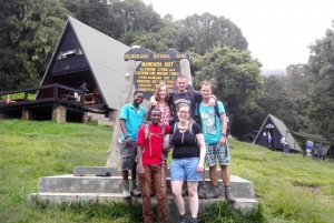 Randonnée d'une journée au camp de base du Kilimandjaro pour un petit groupe
