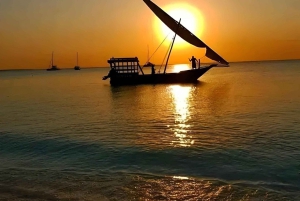 Nungwi/Kendwa: Privat traditionell solnedgångskryssning med drinkar