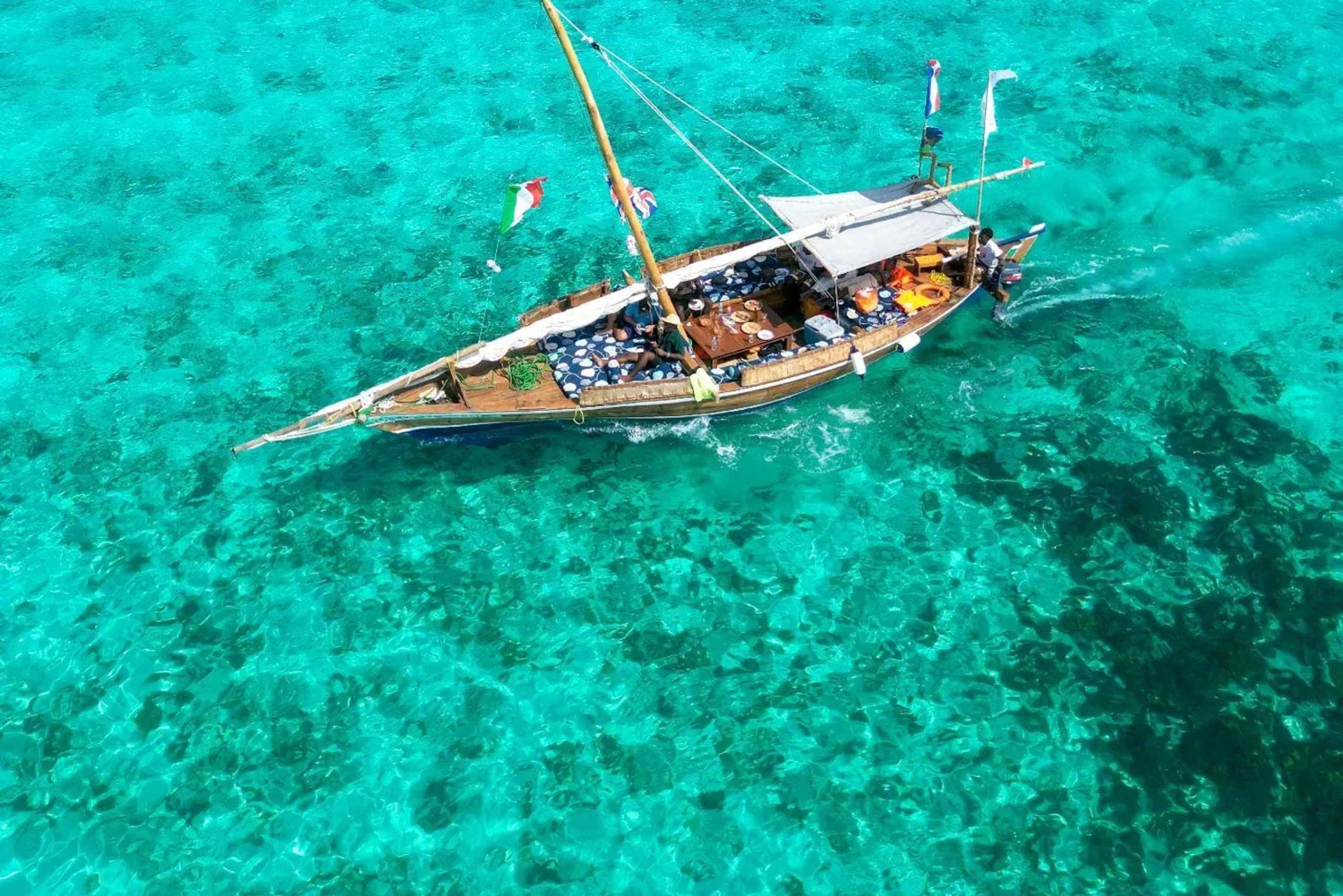 Nungwi, Zanzibar: Privat solnedgangscruise med musikk og snacks