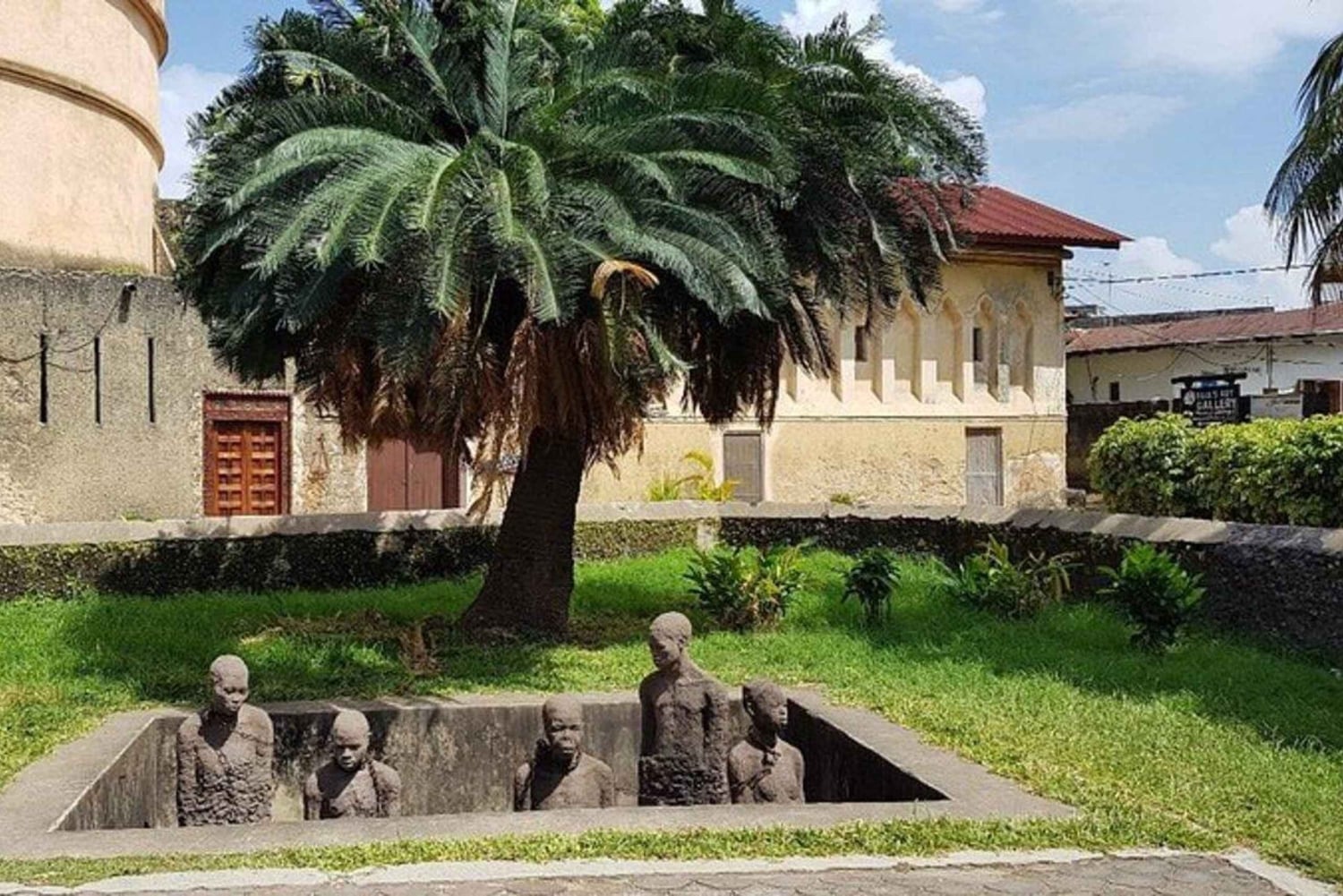 Vanha orjamarkkinat, anglikaaninen katedraali ja Freddie Mercuryn talo