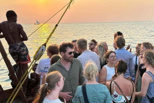 SALAAM-LUOLA: Ui kilpikonnien kanssa ja nauti illallinen The Rock -ravintolassa