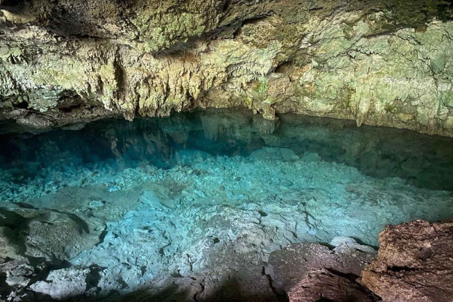 Pingwe: Ui Kuza-luolassa ja nauti illallinen The Rock Restaurantissa