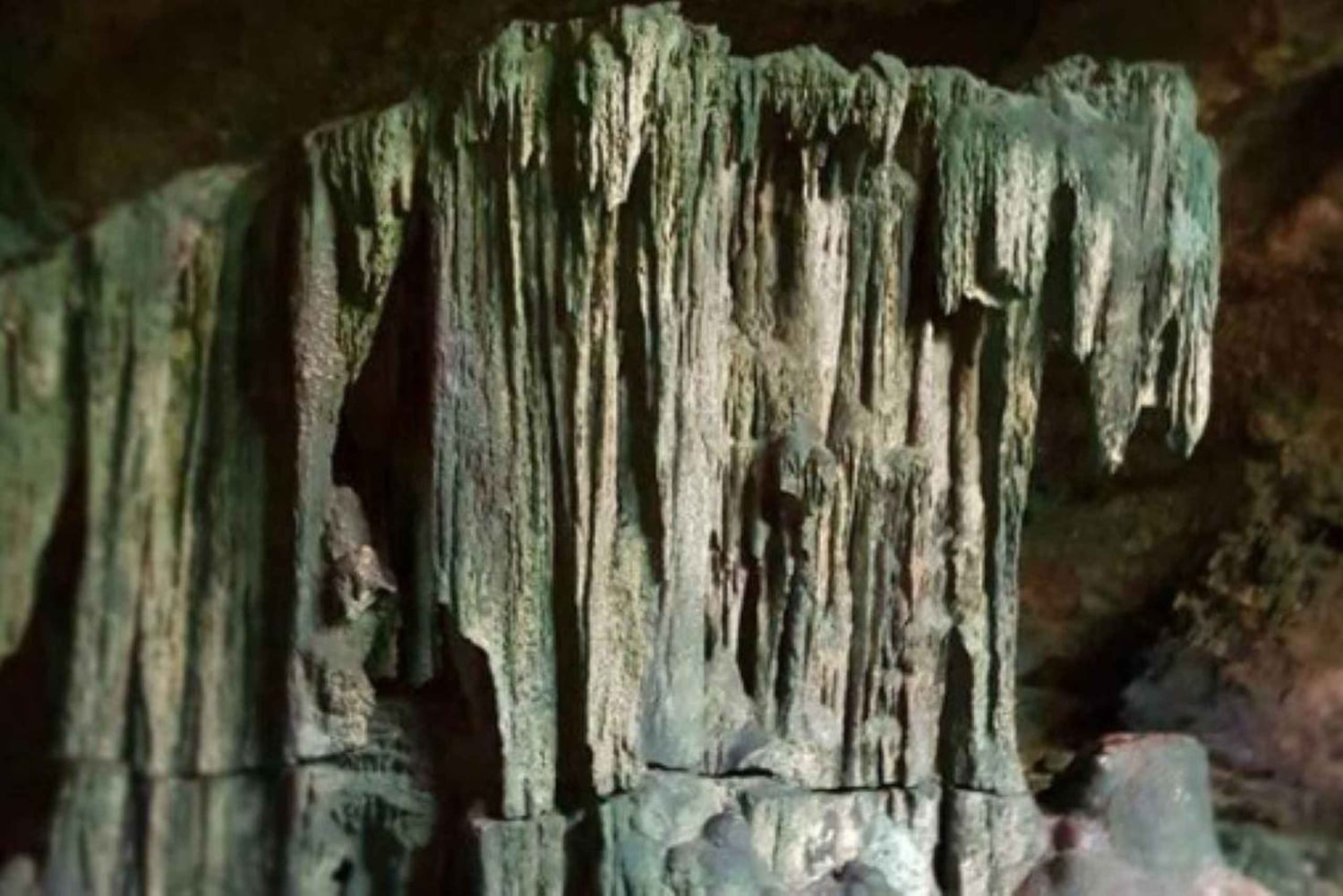 Pingwe: Ui Kuza-luolassa ja nauti illallinen The Rock Restaurantissa