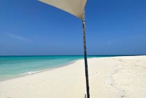 Isola della prigione e banco di sabbia della spiaggia di nakupenda