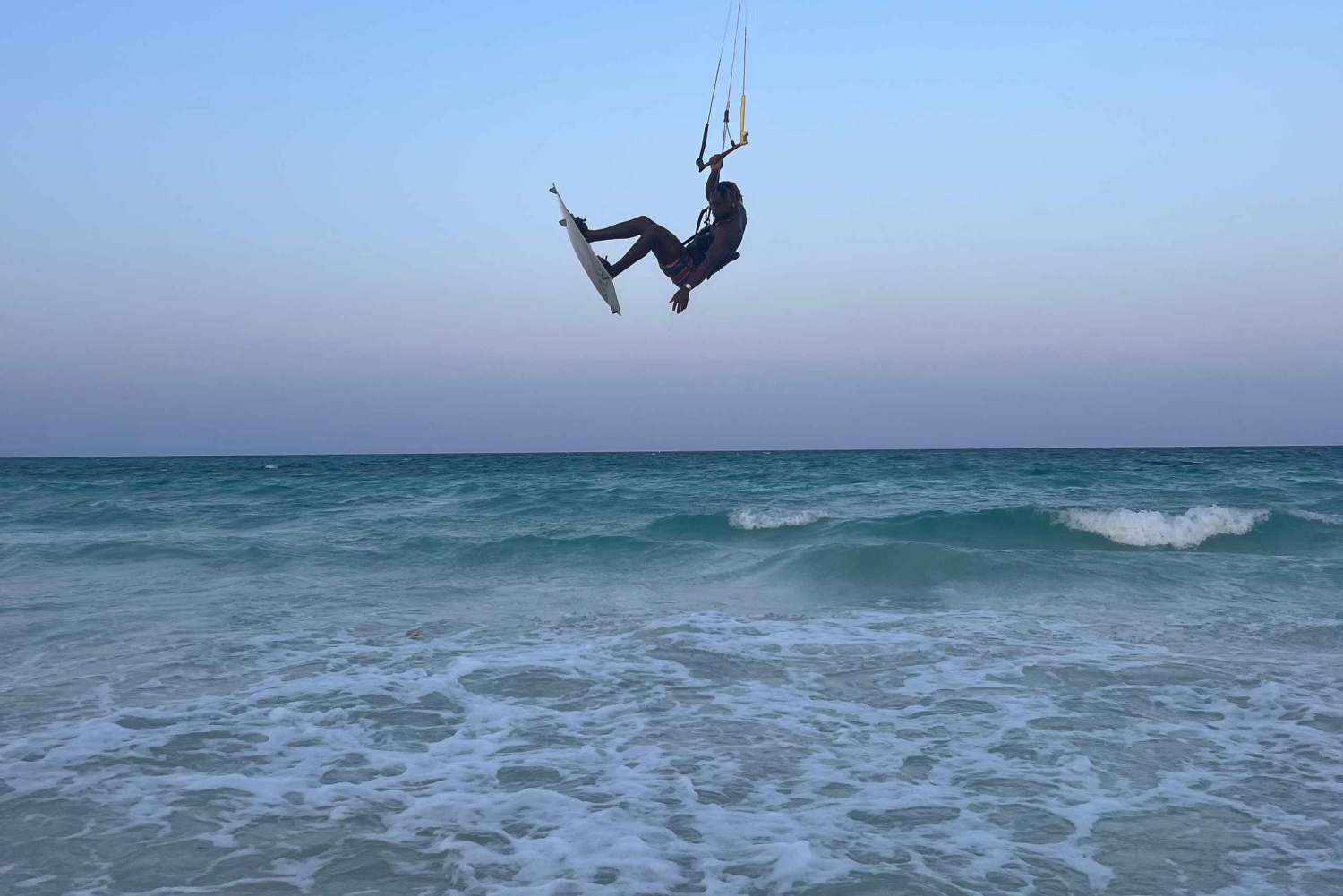 Kitesurfing: Privatundervisning ud for Mnemba, Zanzibar – Begynder/mellemniveau