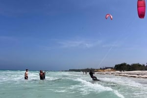 Kitesurfen: Privatunterricht vor Mnemba, Sansibar – Anfänger/Fortgeschrittene
