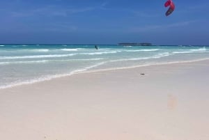 Kitesurfen: Privatunterricht vor Mnemba, Sansibar – Anfänger/Fortgeschrittene
