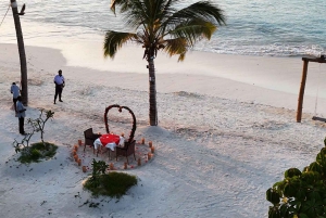Jantar romântico na praia com fotos de drone