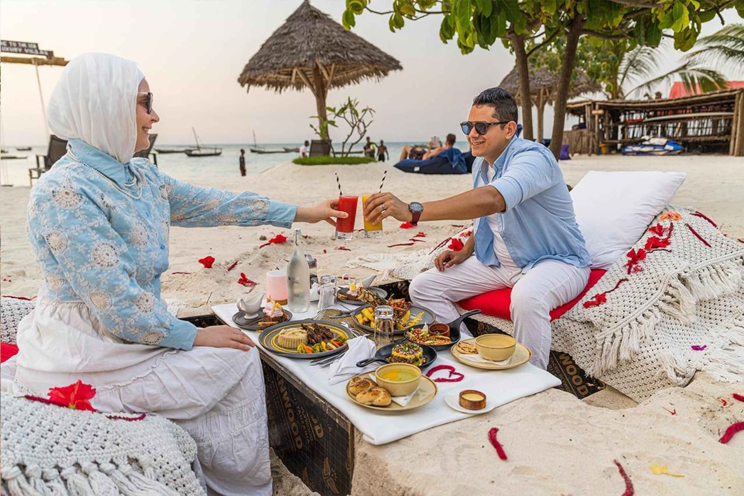 Cena romántica en la playa con fotos