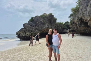 Nuotare con le tartarughe nella grotta di Salaam e la spiaggia di Mtende