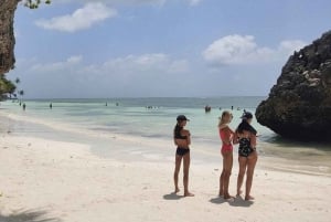 Nuotare con le tartarughe nella grotta di Salaam e la spiaggia di Mtende