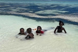 Nuotare con le tartarughe nella grotta di Salaam e la spiaggia di Mtende